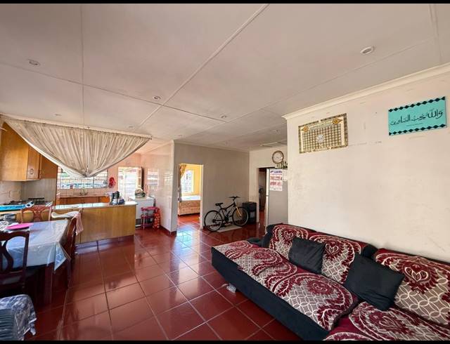 6 BEDROOM HOUSE FOR SALE IN LENNOXTON